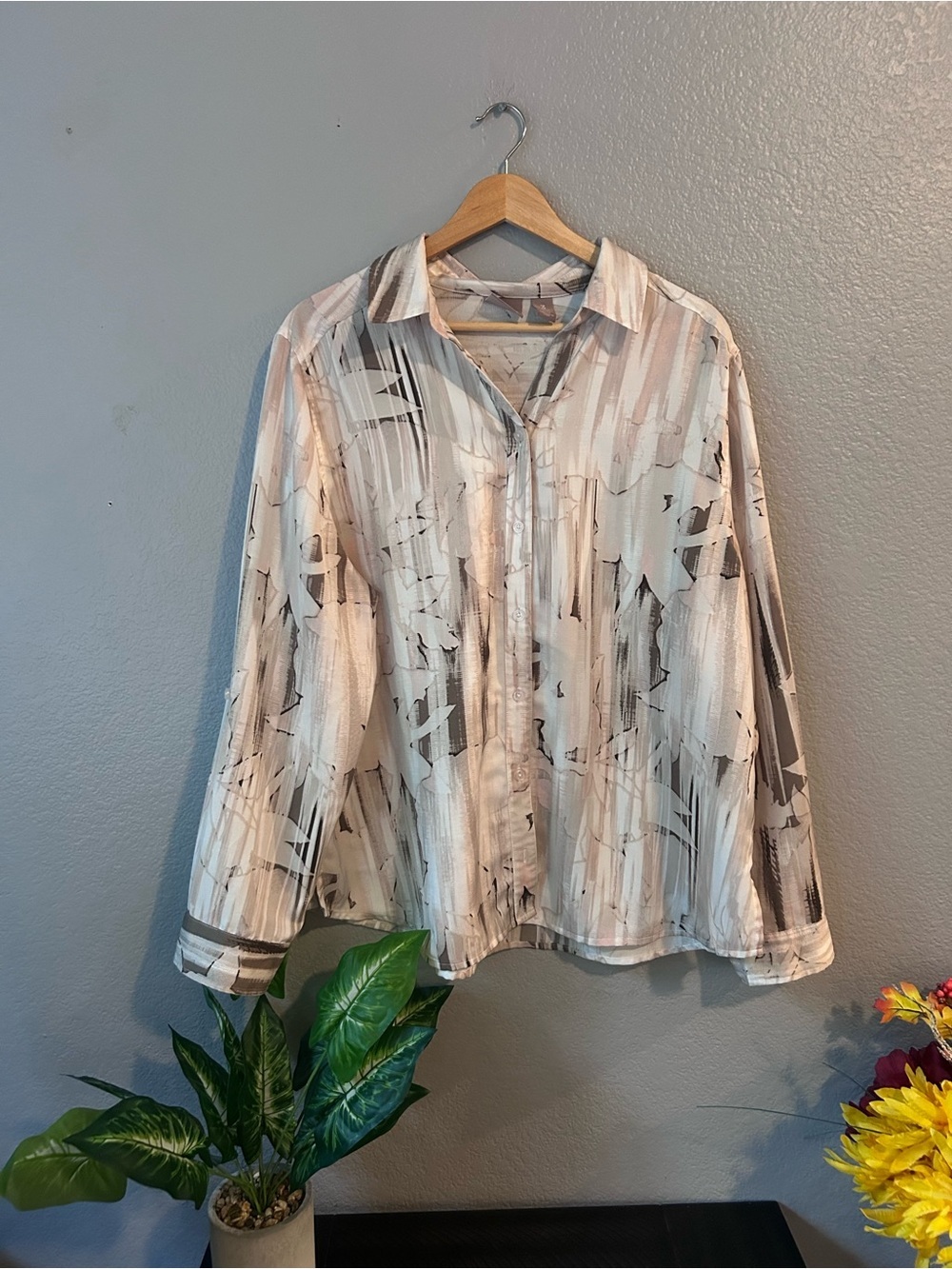 Chico's Cream and Taupe Abstract Brushstroke Shirt
